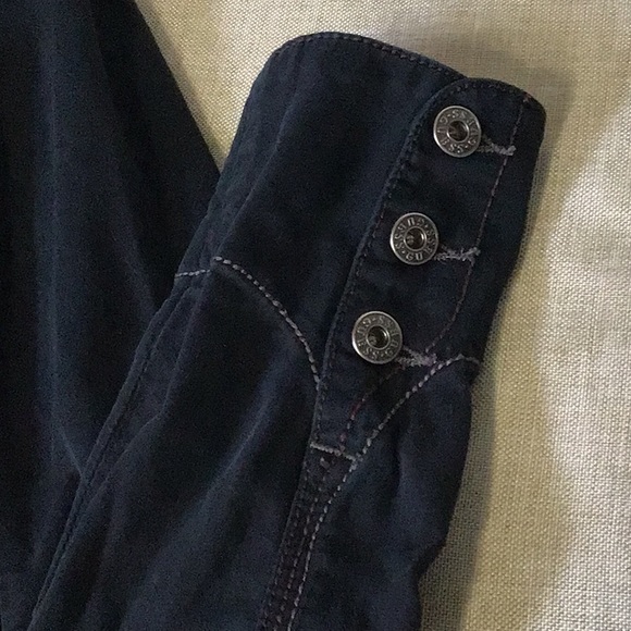 Guess Jeans VGUC unique black jean jacket, 3 button up, buttons on sleeves - Picture 10 of 16